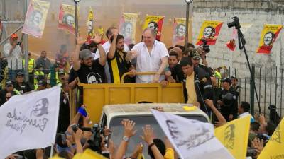 Abdal&aacute; Bucaram encabeza marcha de seguidores en Guayaquil