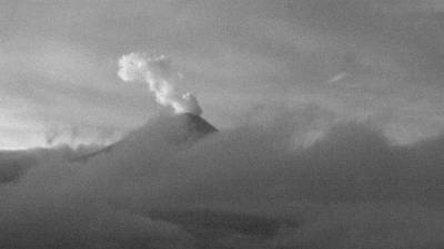 Volc&aacute;n Cotopaxi genera nube de gas y ceniza de m&aacute;s de mil metros