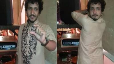 Un hombre es capaz de girar su cabeza en 180º Un hombre es capaz de girar su cabeza en 180º