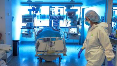 Estudio revela el riesgo de delirio y coma que sufren pacientes con COVID-19 Estudio revela el riesgo de delirio y coma que sufren pacientes con COVID-19