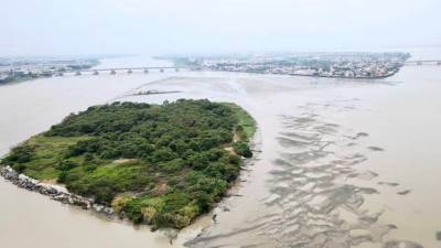 El buque que transporta la draga prevista a ser utilizada en el río Guayas ya arribó a Galápagos El buque que transporta la draga prevista a ser utilizada en el río Guayas ya arribó a Galápagos