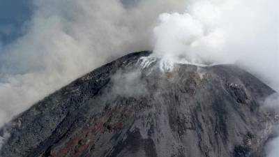 Tres comunidades son evacuadas por actividad del Volcán de Colima en México Tres comunidades son evacuadas por actividad del Volcán de Colima en México