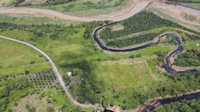 Derrame de petróleo en río de Esmeraldas está causando 'daños sin precedentes', alerta el alcalde Vicko Villacís Derrame de petróleo en río de Esmeraldas está causando 'daños sin precedentes', alerta el alcalde Vicko Villacís