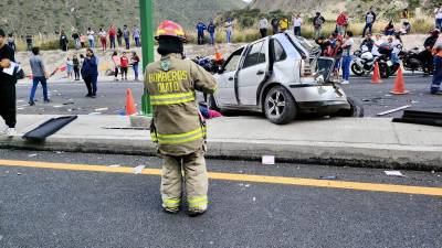 Ministerio de Salud confirma tres fallecidos en el accidente de tr&aacute;nsito m&uacute;ltiple en Guayllabamba
