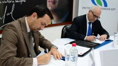Petroamazonas y Petroper&uacute; firman memorando de entendimiento para cooperaci&oacute;n