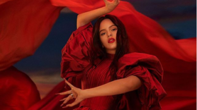 Rosalía lanza su propio labial con fines benéficos en alianza con MAC Rosalía lanza su propio labial con fines benéficos en alianza con MAC