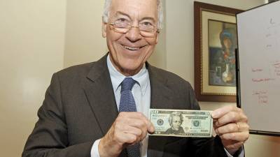 Steve Hanke: “Hay que dejar que el dólar funcione solo” Steve Hanke: “Hay que dejar que el dólar funcione solo”