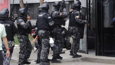 Microvistazo | Miembros de ‘Los Tiguerones’ se tomaron las instalaciones de TC Televisión en Guayaquil Microvistazo | Miembros de ‘Los Tiguerones’ se tomaron las instalaciones de TC Televisión en Guayaquil