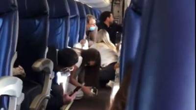Pasajeros de avión pasan un angustiante momento por la toma del aeropuerto de Culiacán tras la detención de Ovidio Guzmán Pasajeros de avión pasan un angustiante momento por la toma del aeropuerto de Culiacán tras la detención de Ovidio Guzmán