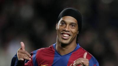 Ronaldinho Gaúcho participará en un concurso de fútbol-tenis en Ecuador Ronaldinho Gaúcho participará en un concurso de fútbol-tenis en Ecuador