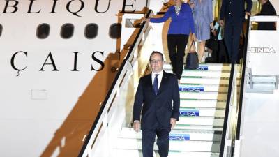 Hollande llega a Cuba en visita oficial, la primera de un presidente francés Hollande llega a Cuba en visita oficial, la primera de un presidente francés