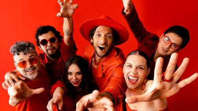 &quot;Su m&uacute;sica me salv&oacute; la vida&quot;: Swing Original Monks y su conexi&oacute;n 'volc&aacute;nica' con los fans