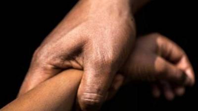 C&aacute;mara de seguridad capta a hombre abusando de una ni&ntilde;a de 6 a&ntilde;os