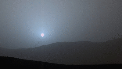 El robot Curiosity capta un atardecer azul en Marte El robot Curiosity capta un atardecer azul en Marte