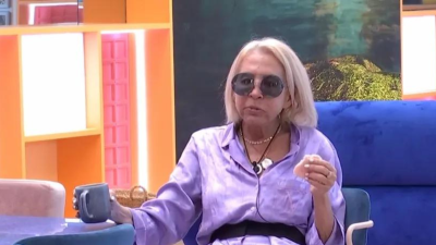 Laura Bozzo se vuelve viral en redes aparecer "topless" en una piscina para cumplir una promesa en un reality español Laura Bozzo se vuelve viral en redes aparecer "topless" en una piscina para cumplir una promesa en un reality español