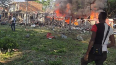 Al menos dos muertos deja atentado con coche bomba a las afueras de una estación policial en Colombia Al menos dos muertos deja atentado con coche bomba a las afueras de una estación policial en Colombia