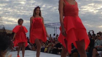 Designer Book La Mar, un atardecer con pasarela cosmopolitan Designer Book La Mar, un atardecer con pasarela cosmopolitan