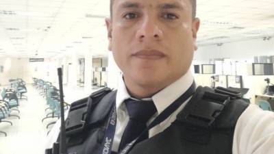 El guardia generoso a quien le cambió la vida: todo empezó por un dólar El guardia generoso a quien le cambió la vida: todo empezó por un dólar