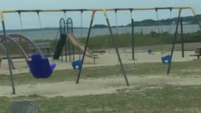 Graban hecho paranormal en un parque infantil Graban hecho paranormal en un parque infantil