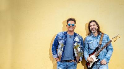 Carlos Vives y Juanes lanzan su primera canción juntos titulada "Las mujeres" Carlos Vives y Juanes lanzan su primera canción juntos titulada "Las mujeres"