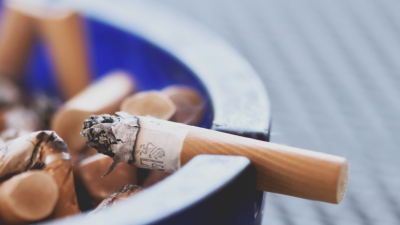 Un fumador que consume 10 cigarrillos diarios pierde aproximadamente un día de vida cada semana. Un fumador que consume 10 cigarrillos diarios pierde aproximadamente un día de vida cada semana.
