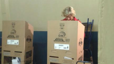 La candidata presidencial Cynthia Viteri sufragó en Guayaquil La candidata presidencial Cynthia Viteri sufragó en Guayaquil