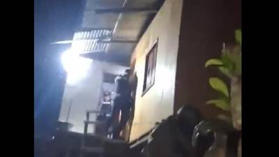 Así abatieron a alias ‘Quevedo’, líder de 'Gatos Secos' en Pedernales: tenía a su hijo como rehén y disparó contra militares Así abatieron a alias ‘Quevedo’, líder de 'Gatos Secos' en Pedernales: tenía a su hijo como rehén y disparó contra militares