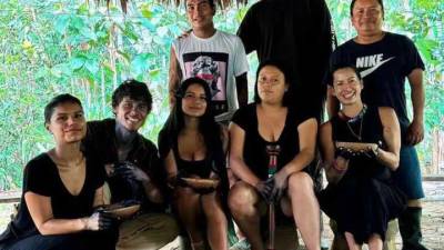 Shawn Mendes compartió con Helena y el pueblo indígena en junio de 2024. Shawn Mendes compartió con Helena y el pueblo indígena en junio de 2024.