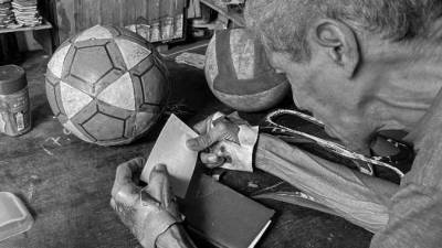 Luis Chóez Obando: La historia del fabricante de balones ecuatoriano Luis Chóez Obando: La historia del fabricante de balones ecuatoriano