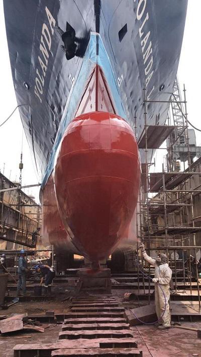 $!Servigrup cambió el esquema de la pintura del fondo del casco de su barco, colocando una pintura especial, para evitar que microelementos y conchillas vuelvan más pesada la nave.