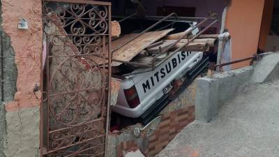 En Guayaquil, una camioneta se estrell&oacute; contra una casa de Mapasingue; la familia que vive ah&iacute; se salv&oacute; de morir