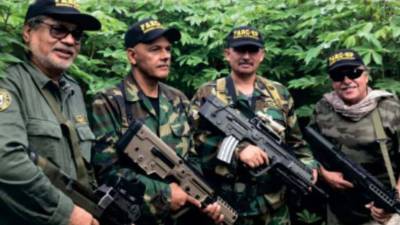 Líderes de las FARC reaparecen y envían amenaza al presidente colombiano Iván Duque Líderes de las FARC reaparecen y envían amenaza al presidente colombiano Iván Duque