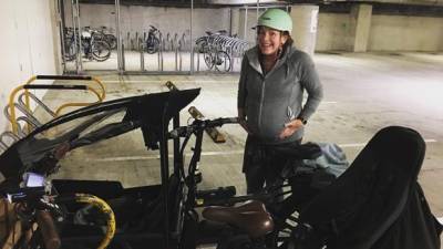 Parlamentaria de Nueva Zelanda fue a dar a luz en bicicleta Parlamentaria de Nueva Zelanda fue a dar a luz en bicicleta