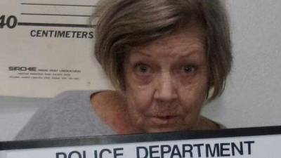 Mujer de 78 años detenida por asaltar un banco dejó una nota pidiendo disculpas Mujer de 78 años detenida por asaltar un banco dejó una nota pidiendo disculpas