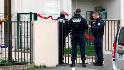 Crimen de una familia en Navidad: sospechoso de apuñalar a su mujer y asfixiar a sus 4 hijos fue detenido en Francia Crimen de una familia en Navidad: sospechoso de apuñalar a su mujer y asfixiar a sus 4 hijos fue detenido en Francia