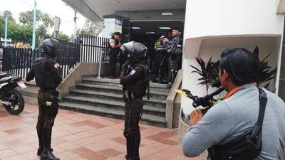 Guardia de banco en Urdesa estaría implicado en robo: uno de los detenidos explicó su participación Guardia de banco en Urdesa estaría implicado en robo: uno de los detenidos explicó su participación