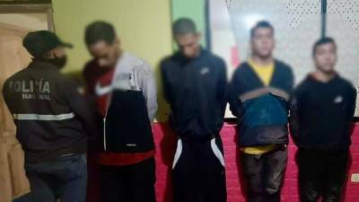 Dictan prisión a presuntos miembros de "Los Lobos", entre ellos un menor de edad, por múltiples asesinatos en Ambato Dictan prisión a presuntos miembros de "Los Lobos", entre ellos un menor de edad, por múltiples asesinatos en Ambato