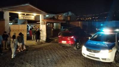 Banda roba varias casa en un conjunto residencial en el sur de Quito Banda roba varias casa en un conjunto residencial en el sur de Quito