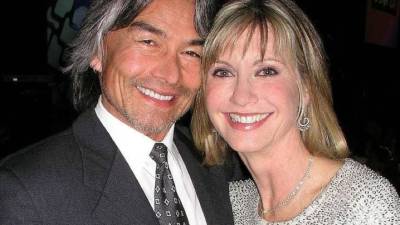 Olivia Newton-John, devastada tras la aparición de su novio Olivia Newton-John, devastada tras la aparición de su novio
