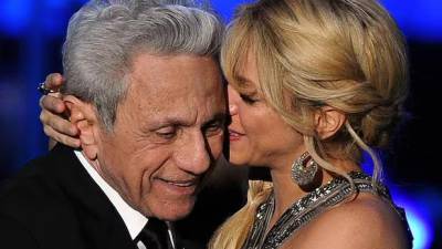 Shakira de vuelta en Colombia y cuenta que es por la delicada salud de su padre Shakira de vuelta en Colombia y cuenta que es por la delicada salud de su padre