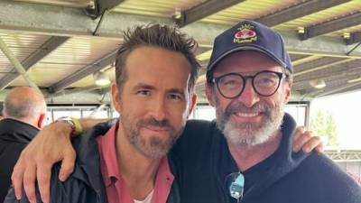 Hugh Jackman busca apoyo en Ryan Reynolds tras anunciar su separación Hugh Jackman busca apoyo en Ryan Reynolds tras anunciar su separación