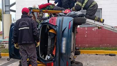 VÍDEO: Mujer sufre accidente durante una prueba de licencia de conducir VÍDEO: Mujer sufre accidente durante una prueba de licencia de conducir