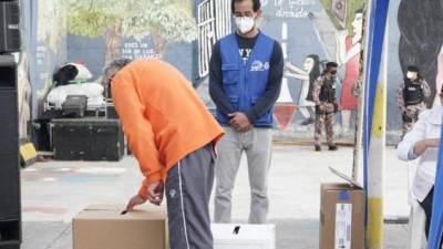 Elecciones 2023 iniciaron con la votaci&oacute;n de los presos sin sentencia ejecutoriada