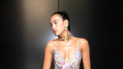 La cantante Dua Lipa, tras su personaje de sirena en Barbie, ha llevado varios looks relacionados con este ser mítico. La cantante Dua Lipa, tras su personaje de sirena en Barbie, ha llevado varios looks relacionados con este ser mítico.