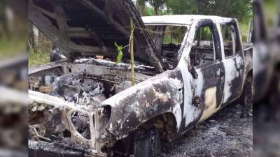 Hallan tres cuerpos quemados en una vía del norte de Manabí: los occisos habrían intentado robar Hallan tres cuerpos quemados en una vía del norte de Manabí: los occisos habrían intentado robar