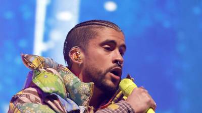 Bad Bunny durante su presentación en Coachella 2023, el festival de arte y música realizado en Indio, California. 