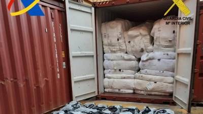 Policía española halla cocaína en el contenedor de una empresa exportadora de frutas de Ecuador Policía española halla cocaína en el contenedor de una empresa exportadora de frutas de Ecuador