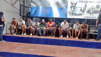 Liberan a cuatro de los once presuntos integrantes de "Los Lobos" detenidos en Yaguachi con armamento de grueso calibre Liberan a cuatro de los once presuntos integrantes de "Los Lobos" detenidos en Yaguachi con armamento de grueso calibre