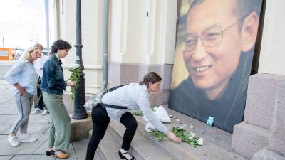 China define al fallecido Liu Xiaobo como "un convicto" China define al fallecido Liu Xiaobo como "un convicto"