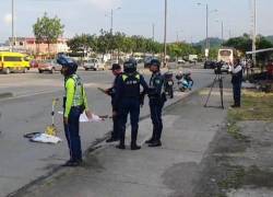 Bus atropella a presunto delincuente que escapaba de un robo, al norte de Guayaquil